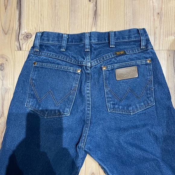 Wrangler Women's Classic Blue Straight Leg Jeans - Picture 5 of 5